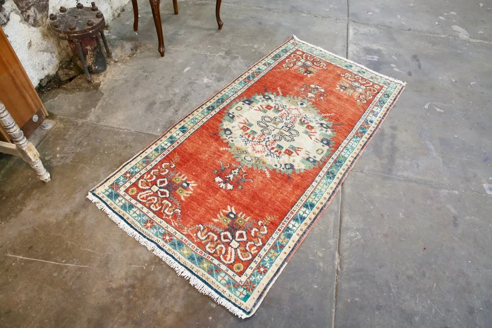 Vintage Faded Anatolian Turkish Rug 2.10x5.6ft