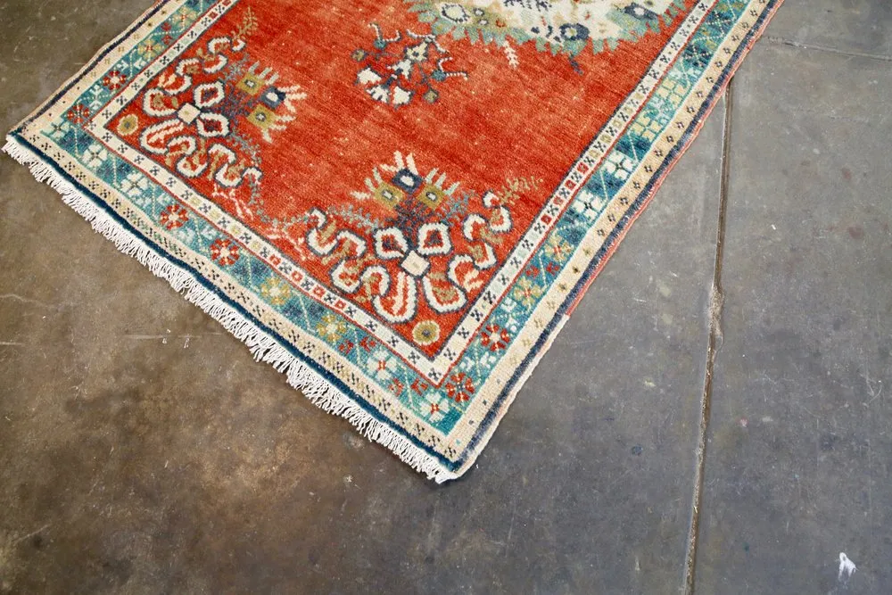 Vintage Faded Anatolian Turkish Rug 2.10x5.6ft