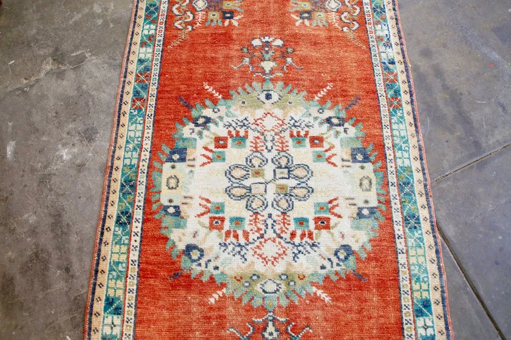 Vintage Faded Anatolian Turkish Rug 2.10x5.6ft