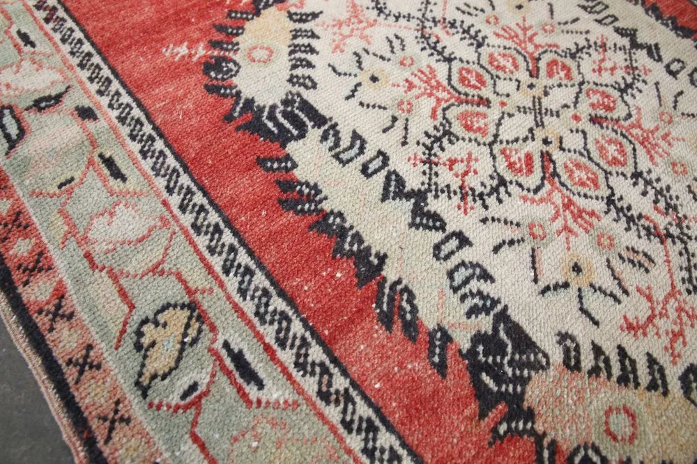 Vintage Faded Anatolian Turkish Rug 3.2ft x 5.10ft