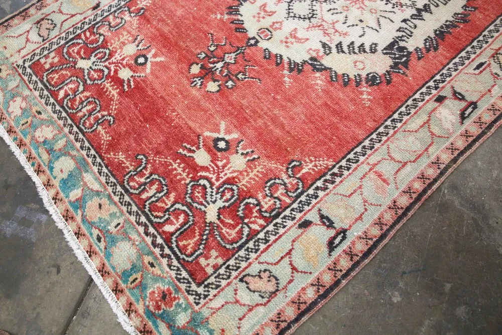 Vintage Faded Anatolian Turkish Rug 3.2ft x 5.10ft