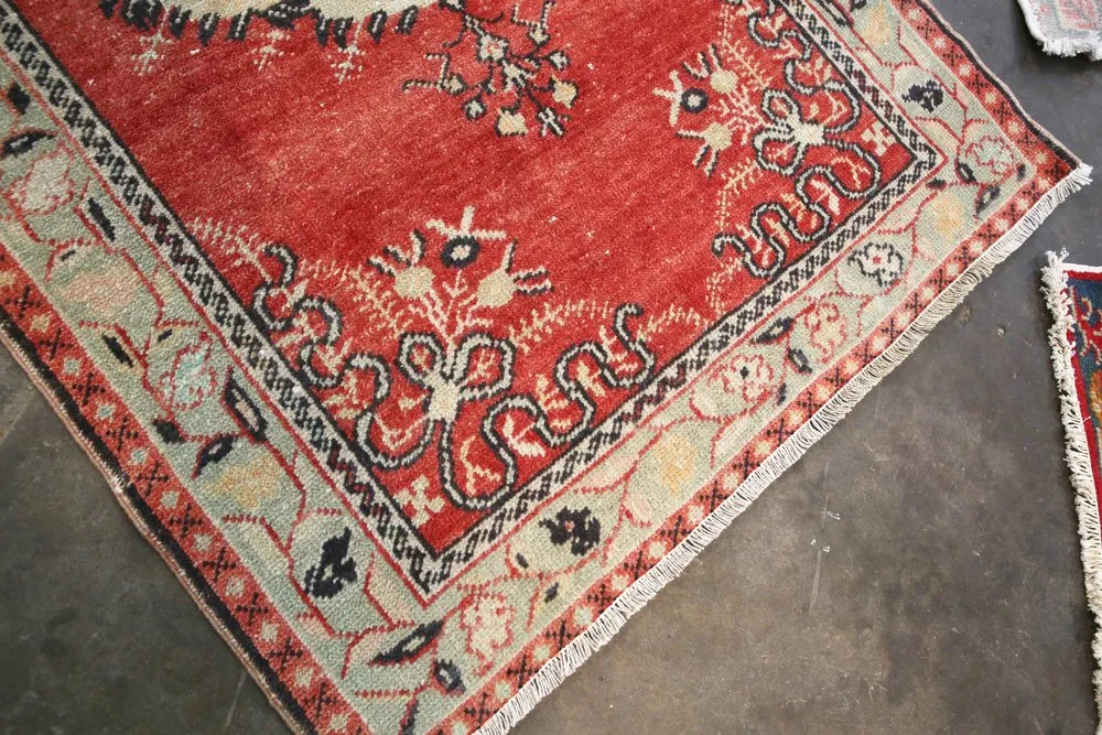 Vintage Faded Anatolian Turkish Rug 3.2ft x 5.10ft