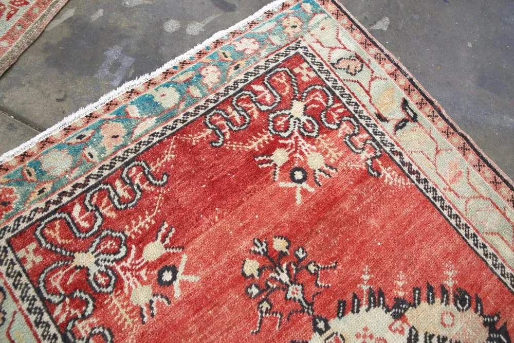 Vintage Faded Anatolian Turkish Rug 3.2ft x 5.10ft