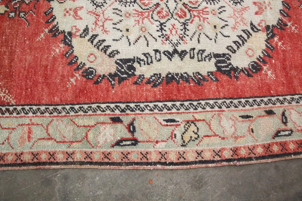 Vintage Faded Anatolian Turkish Rug 3.2ft x 5.10ft